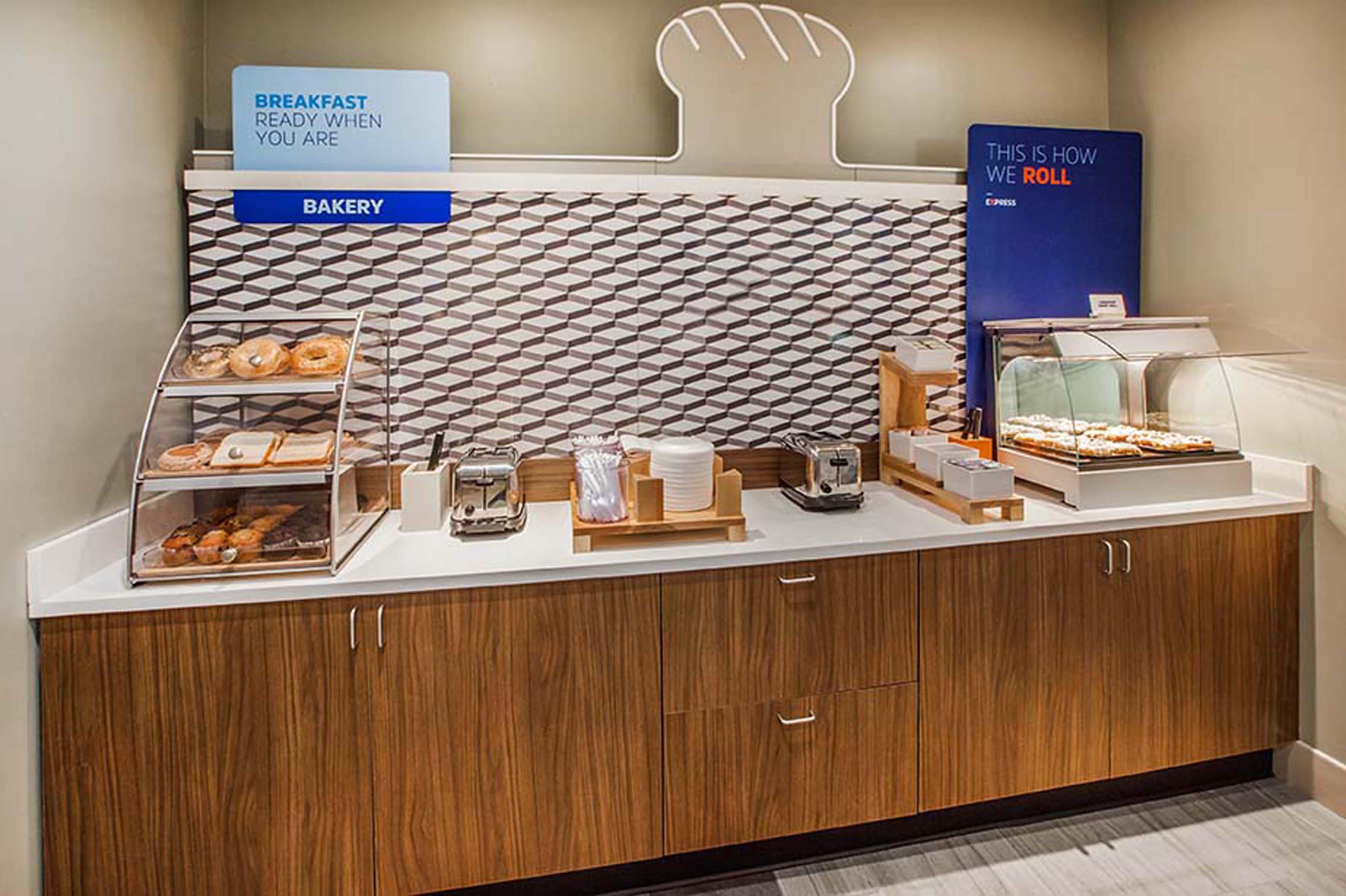 Holiday Inn Express Hotel & Suites Lexington By Ihg Экстерьер фото