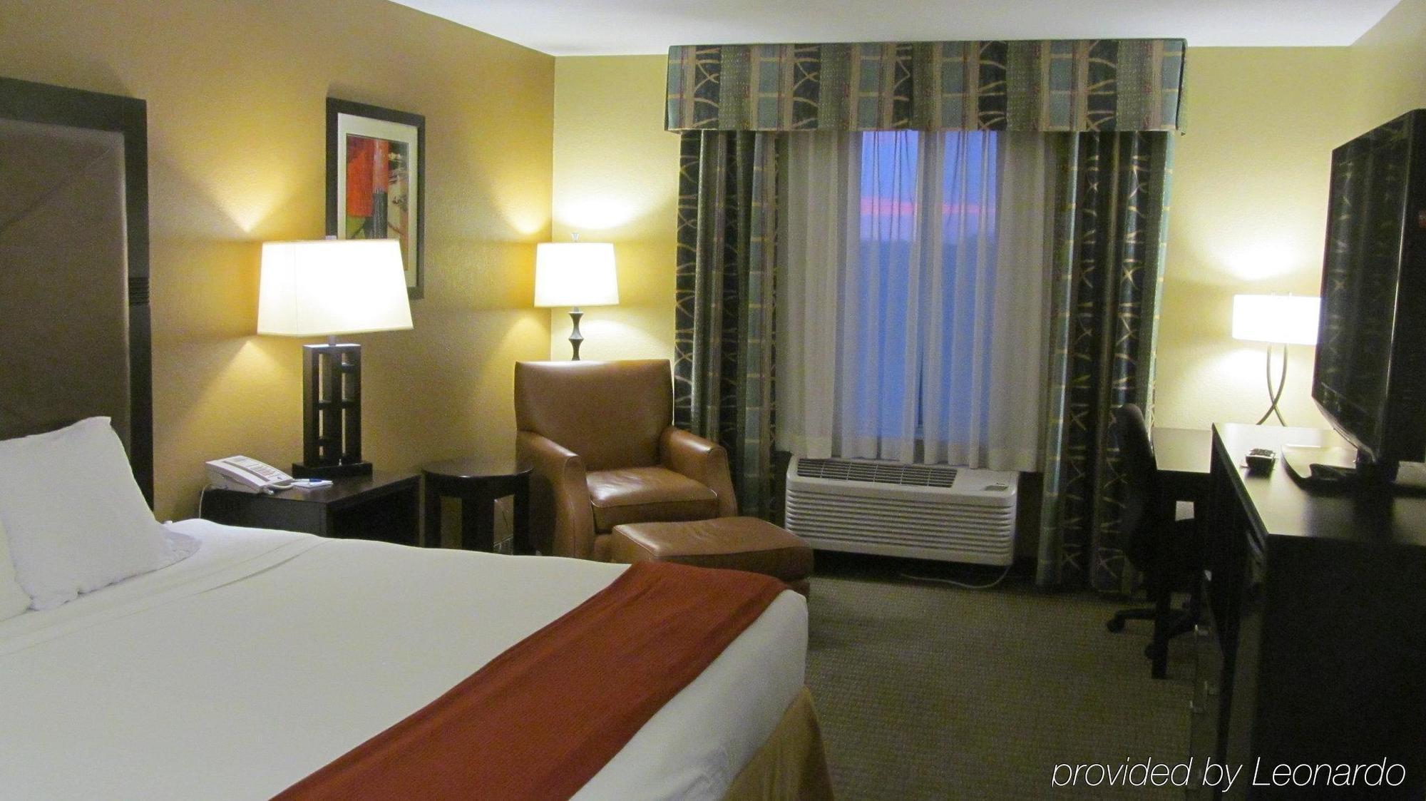 Holiday Inn Express Hotel & Suites Lexington By Ihg Номер фото